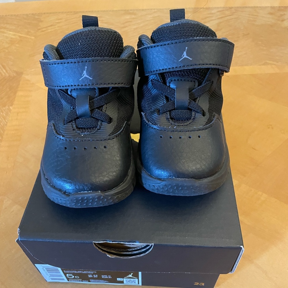 Jordan Toddler Black Sneakers size 5C